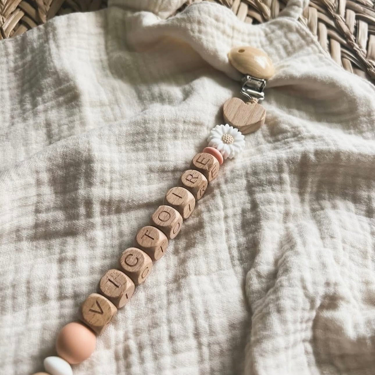 Attache-doudou VICTOIRE