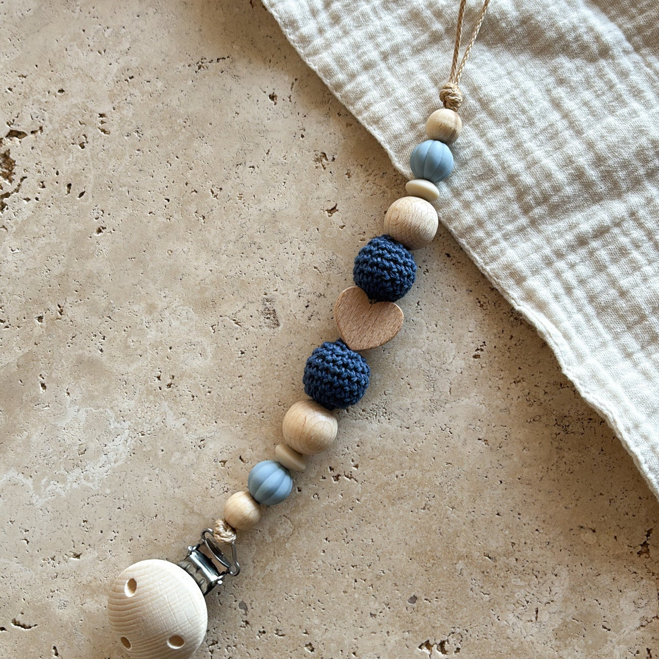 Attache-tétine AMOUR