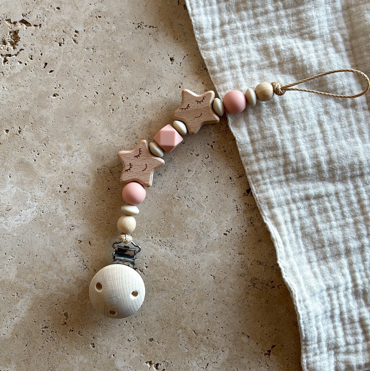 Attache-tétine MARCHAND DE SABLE