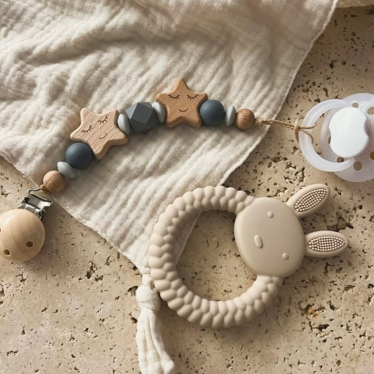 Attache-tétine MARCHAND DE SABLE